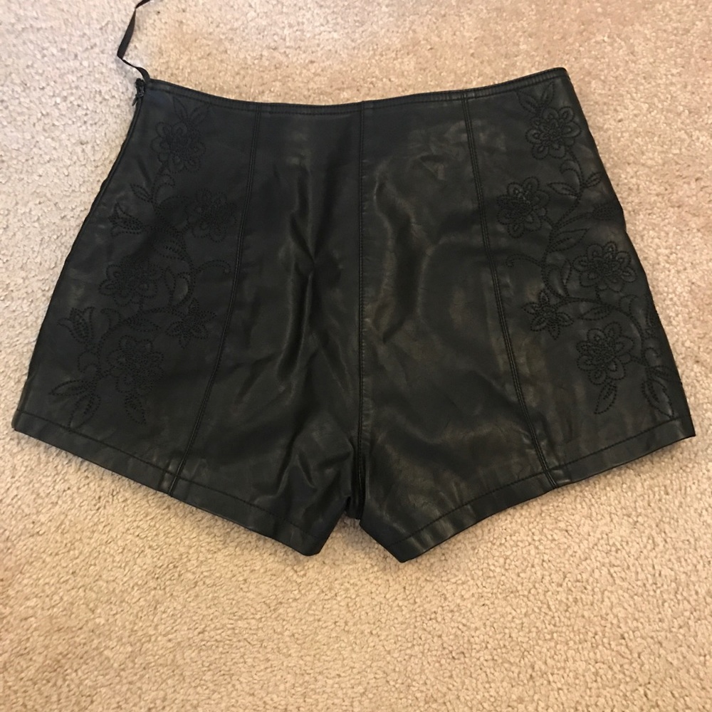 Shorts - Picture 2 of 3
